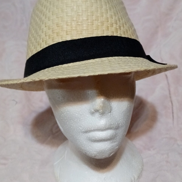 Hat 👒 - Picture 2 of 4